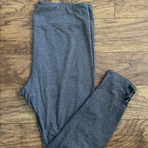 Woman’s XL Ankle Criss Cross legging
